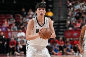 拓记：从姚明到阿联中国球员在NBA都很谦逊 但杨瀚森显得非常自信